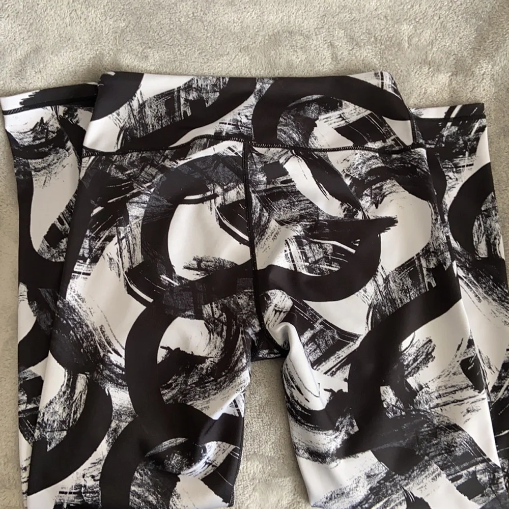 Women’s Yelete Active Leggings; Size Small; Black & White - Picture 2 of 3